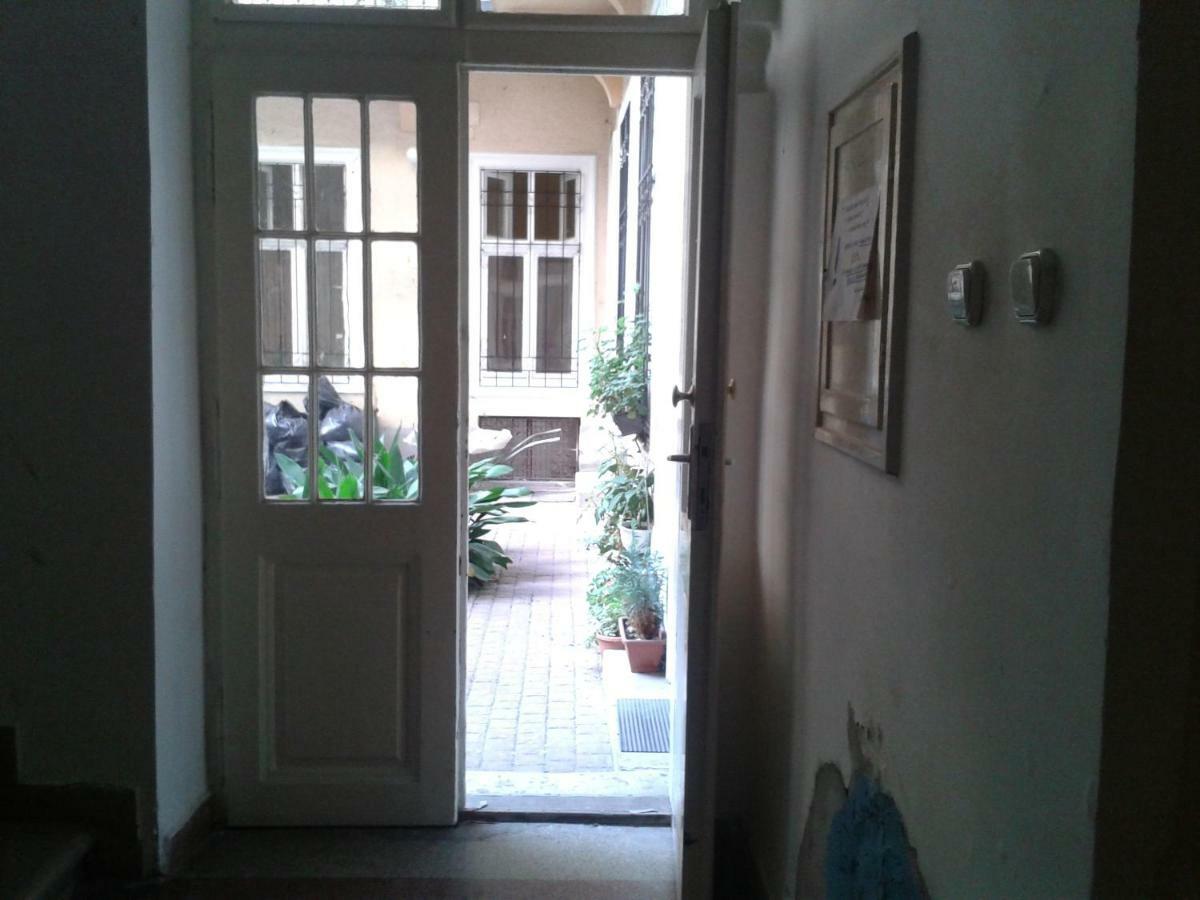 Lily Apartman Budapest Bagian luar foto