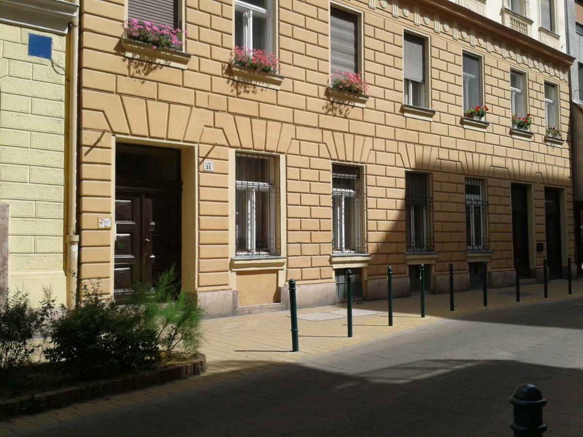 Lily Apartman Budapest Bagian luar foto